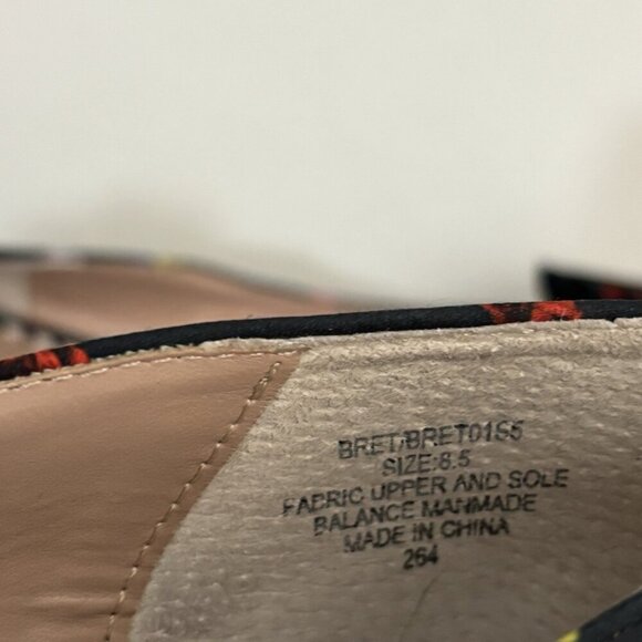 Betsey Johnson Bret Womens Classic Heel Pumps Slim Heel Black Floral Bow 8.5 Sz - Picture 8 of 8